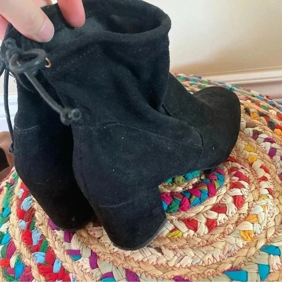 Steve Madden microsuede  black ankle boots - Picture 1 of 5